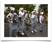 STREET ENTERTAINERS - Jan Hodson